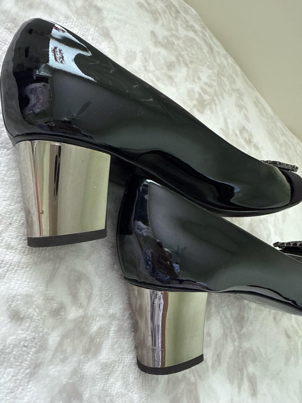 Giuseppe Zanotti Design Patent Leather Pumps with Crystal Embellished Buckle - Picture 9 of 12